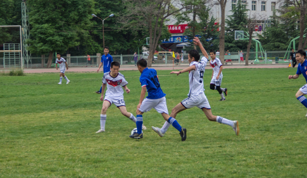 竞争激烈的 竞争激烈的